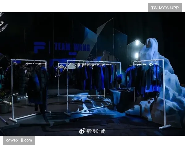 王嘉尔TEAMWANG design与PSG推出马年联名球衣，水墨渐变设计引爆法甲潮流圈